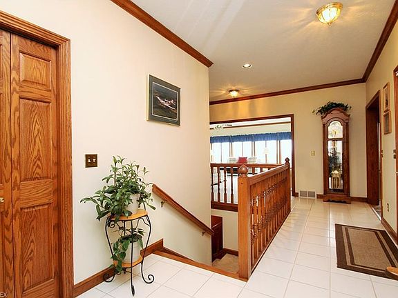 5th image of 9031 Skylane Dr