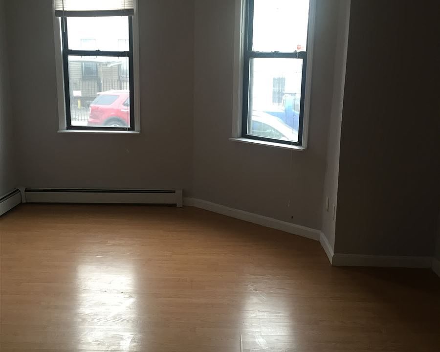 1 Front Bed