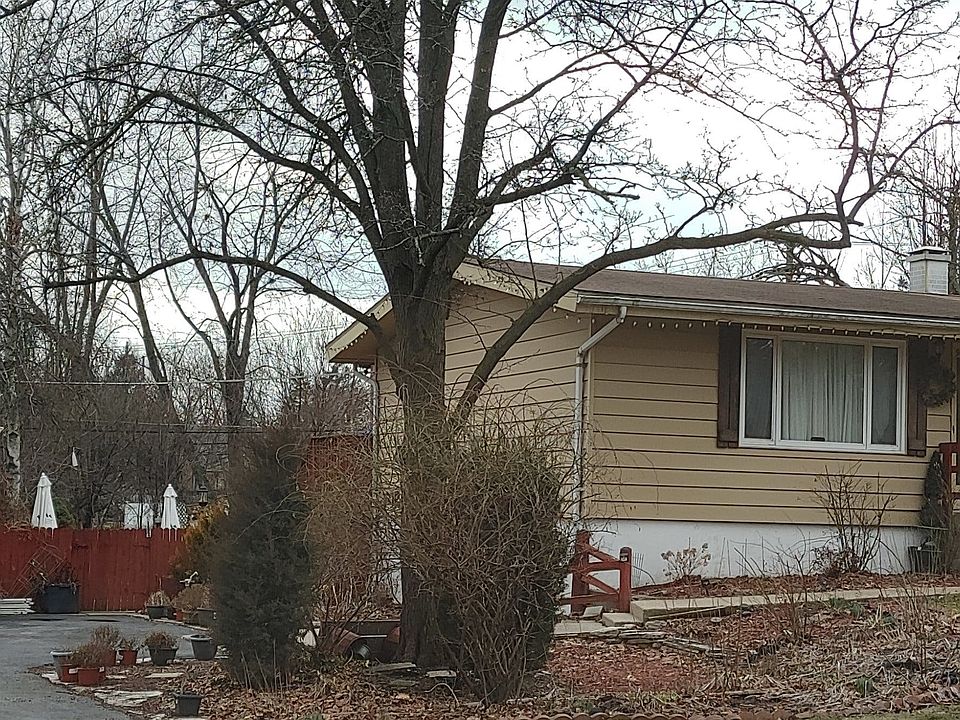 2nd image of 916 Muir Ave