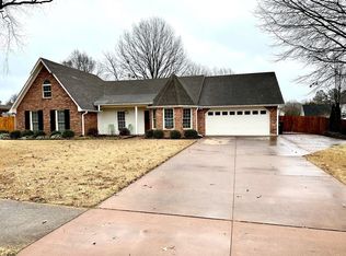 872 Oak Wood Ln, Collierville, TN 38017