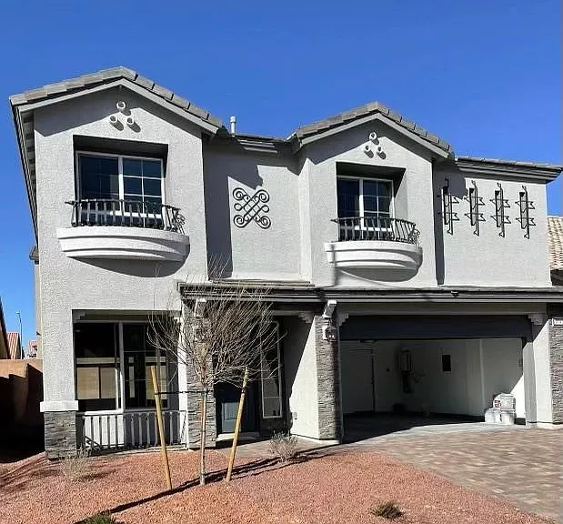 9747 Hawk Crest St — Photo 2