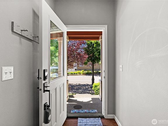 3rd image of 4538 Edgewater Boulevard NE