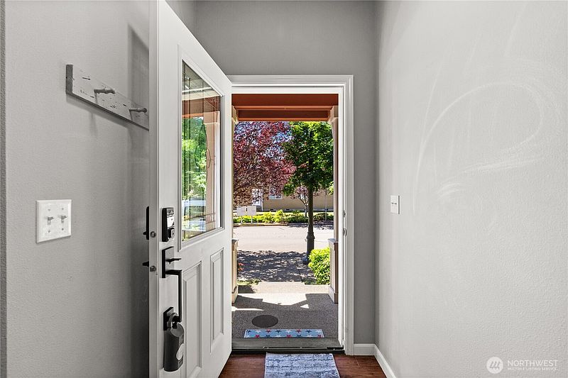 3rd image of 4538 Edgewater Boulevard NE