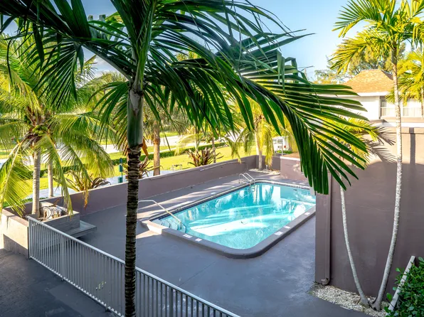 1800 NW 4th Ave, Boca Raton, FL 33432