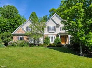 8130 Wisteria Dr, Chagrin Falls, OH 44023