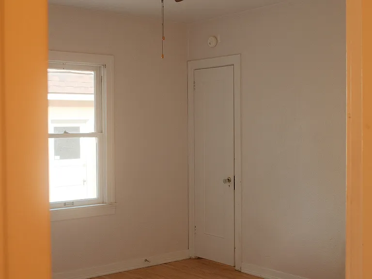 423 S Indiana St — Photo 71