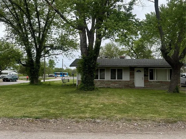 2 E Adams Dr, Cahokia, IL 62206