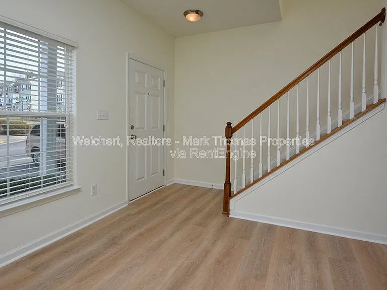 1326 Holly Grove Way — Photo 4
