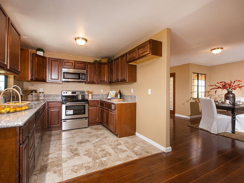 1st image of 460 Willowcrest Way