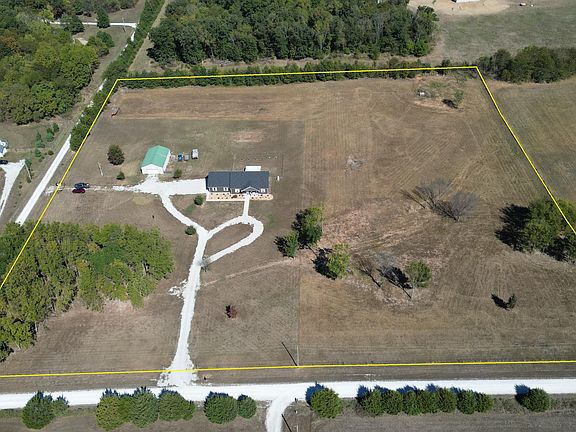 2nd image of 779 E 446th Road