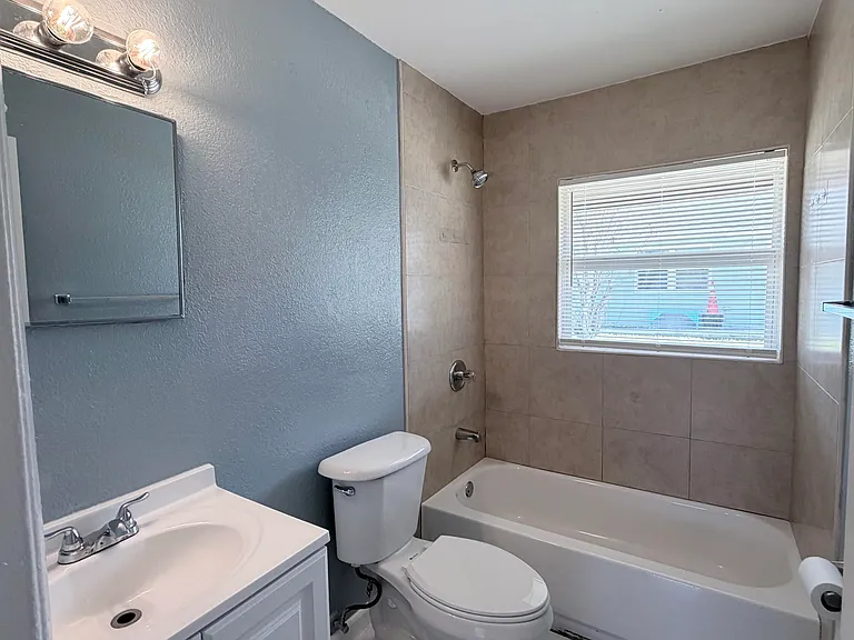 1225 Avenue K — Photo 10