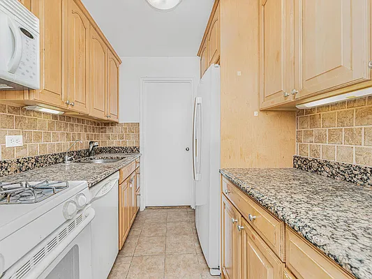 Sold by EZ Premier Realty | media 6