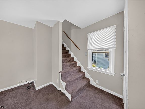 3rd image of 378 Hillwood Dr