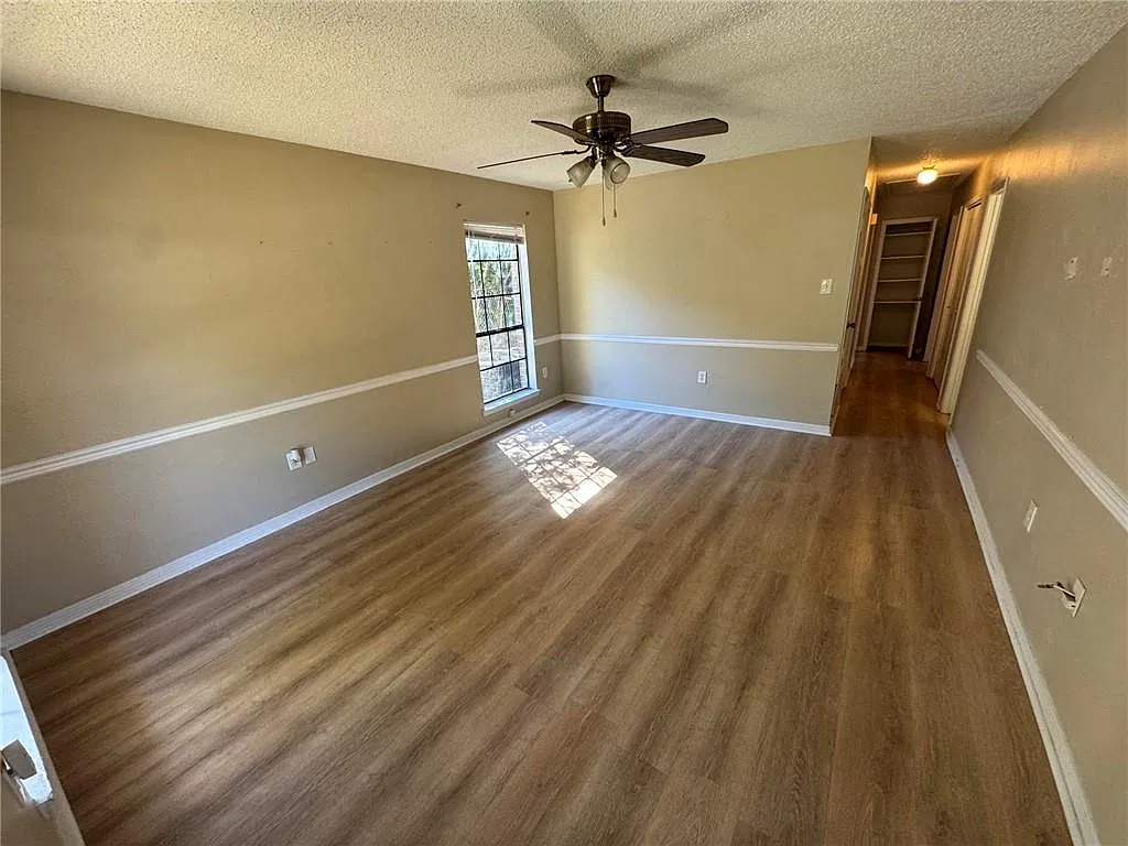 3 bed, 1.5 bath, 1151 sqft, $1,500 — Photo 4