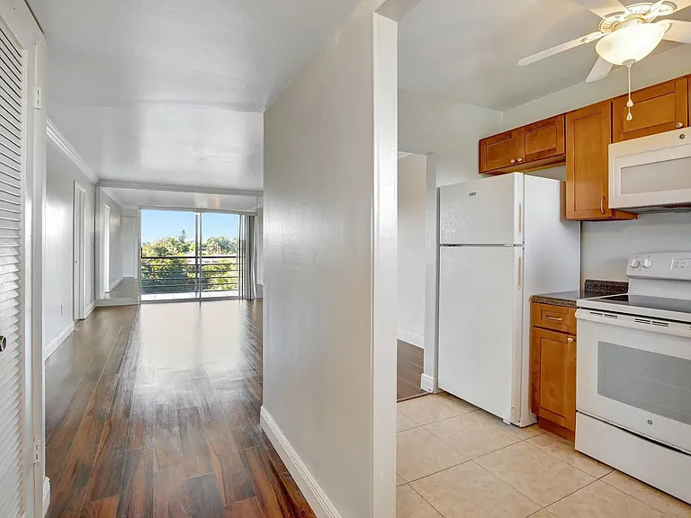 8225 Sunrise Lakes Dr N #303 — Photo 5
