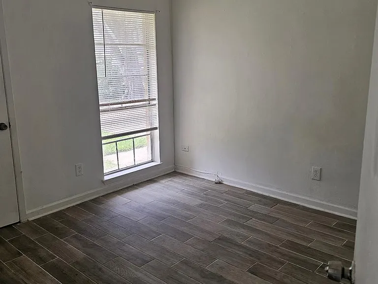 12734 Chiswick Rd — Photo 3