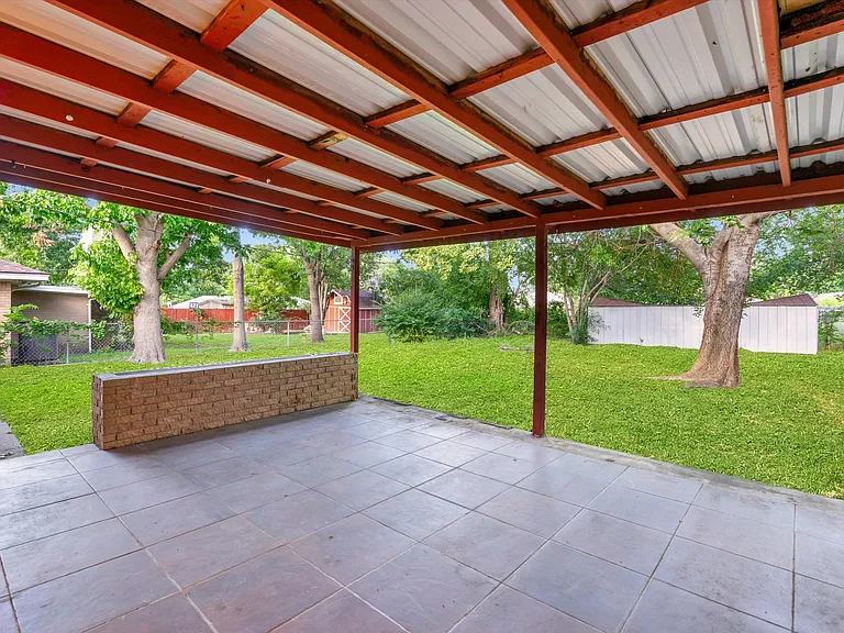 406 N Bonham Dr — Photo 35