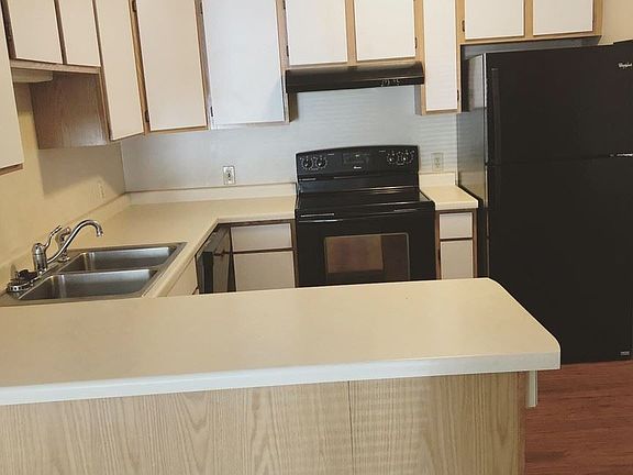 2nd image of 200 Oak St APT 101
