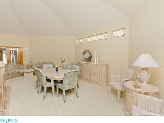 4th image of 12129 Sunset View Dr NE