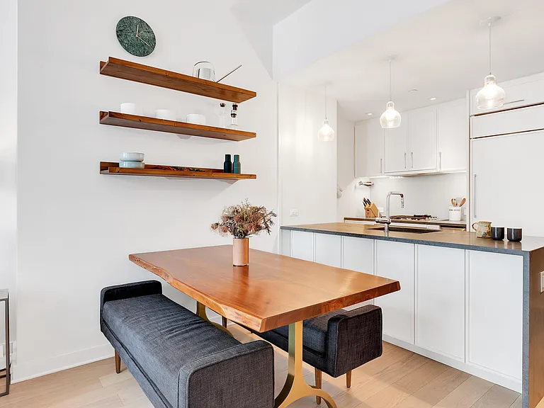 160 E 22nd St #6B — Photo 3