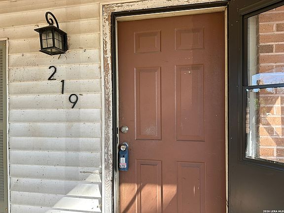 5th image of 219 Goodhue