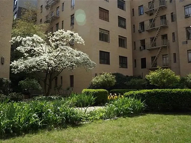250 W 24th St #2AE — Photo 9