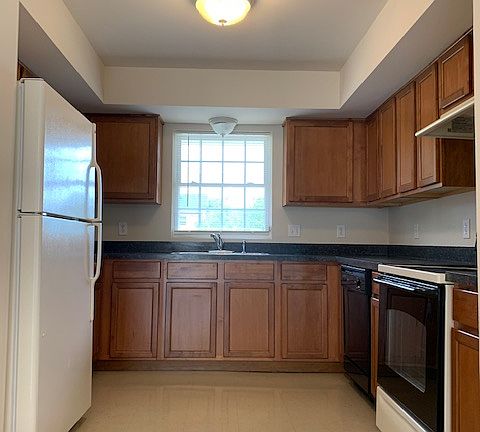 3rd image of 1011 Myrick St