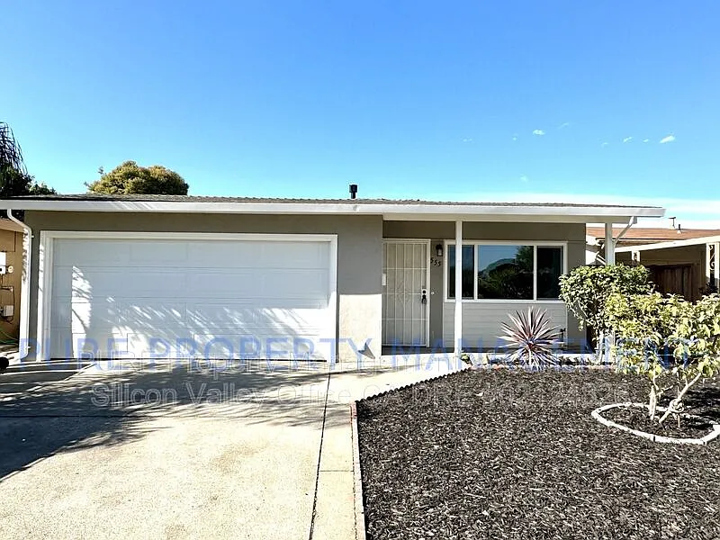2 bed, 1.0 bath, 908 sqft, $2,995 — Photo 1