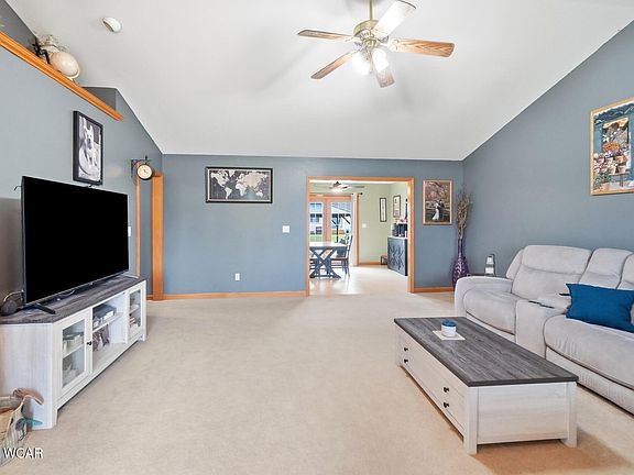 4th image of 3703 Malibu Dr
