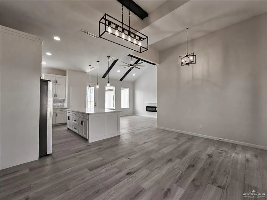 3 bed, 2.0 bath, 1423 sqft, $2,200 — Photo 4