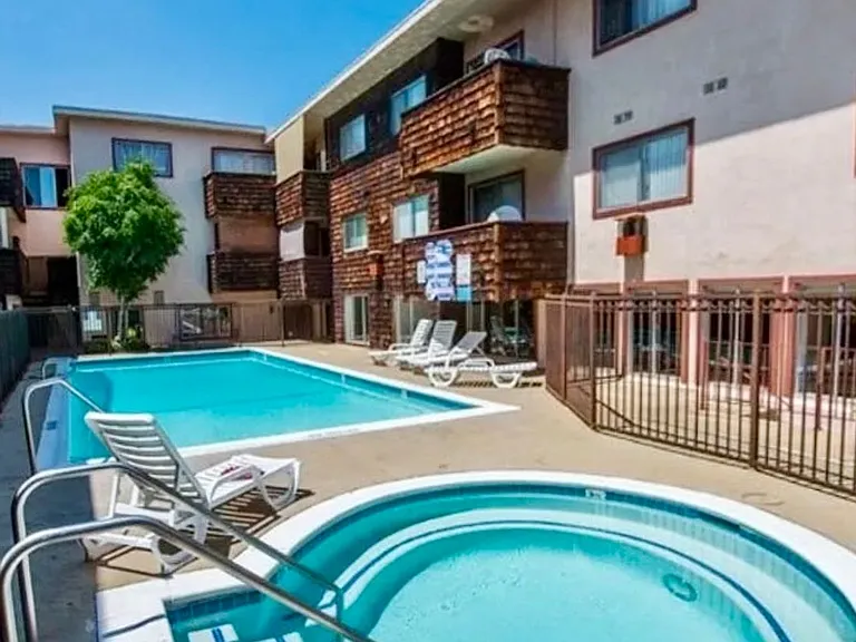 5400 Newcastle Ave #68 — Photo 12