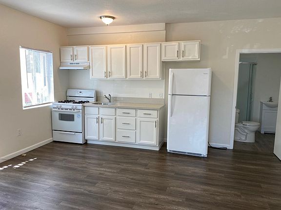 3rd image of 1039 N Bonnie Brae St #4
