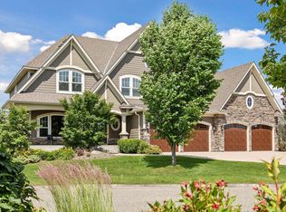 15 Monarch Ln, North Oaks, MN 55127