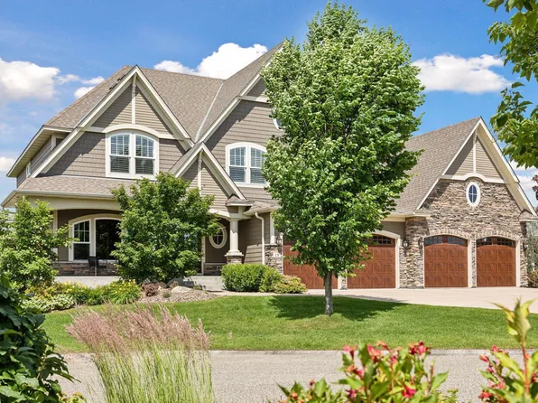 15 Monarch Ln, North Oaks, MN 55127