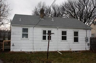 3rd image of 5244 Newton Ave N