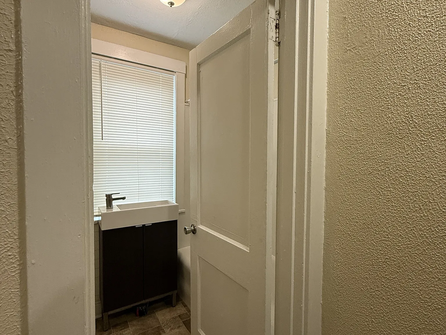 915 Chartiers Avenue, Apartments - Apt 4 — Photo 3