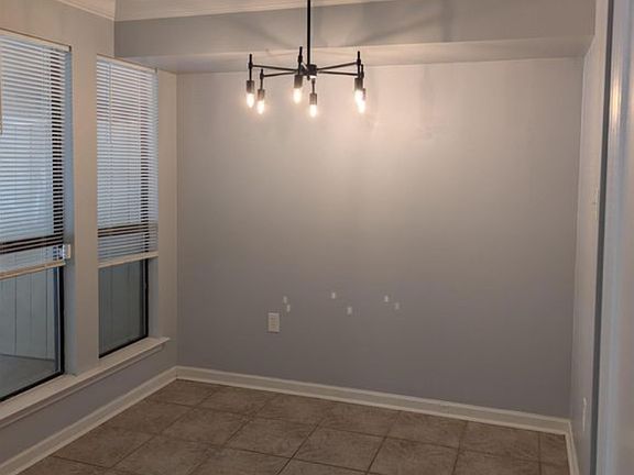 4th image of 5123 S Oaks Dr
