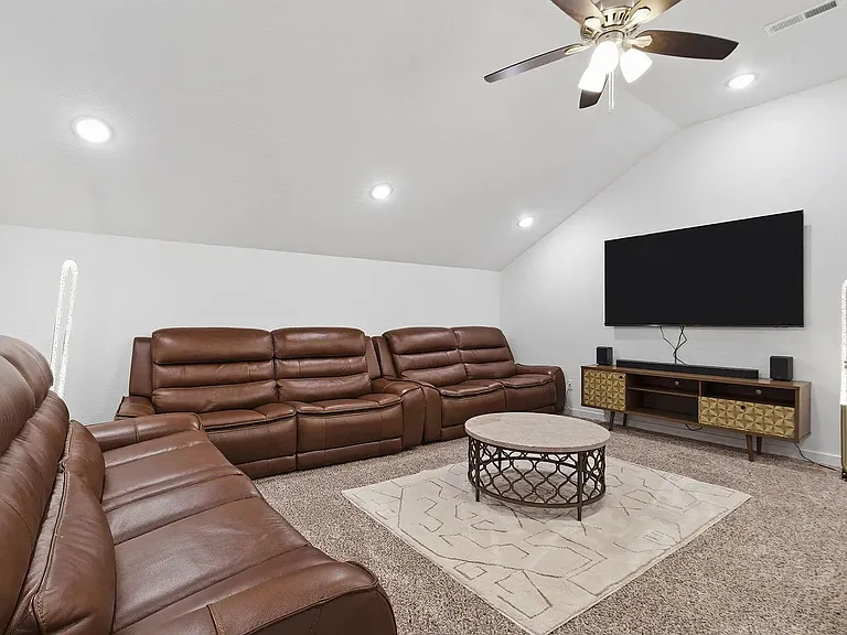 703 S Hickory Dr — Photo 31