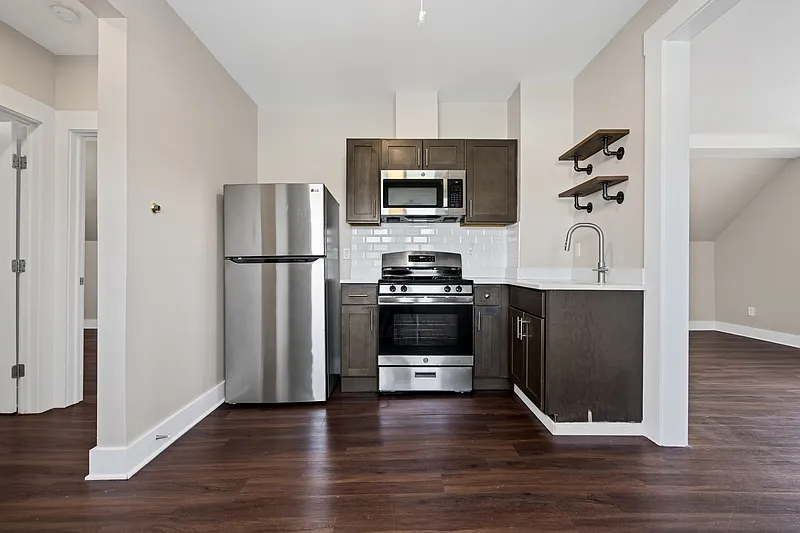 2 bed, 1.0 bath, $2,150 — Photo 4
