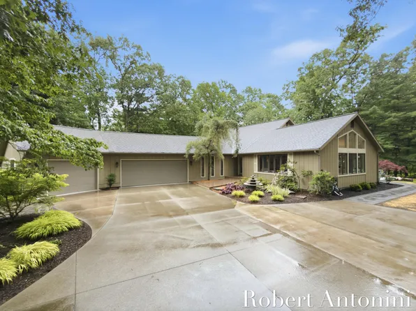 1708 Mont Rue Dr SE, Grand Rapids, MI 49546
