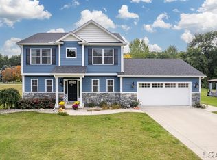 2353 Woodridge Dr, Adrian, MI 49221