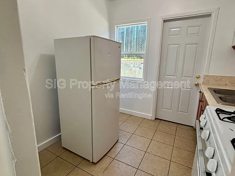 10156 Helendale Ave #1/4 — Photo 8