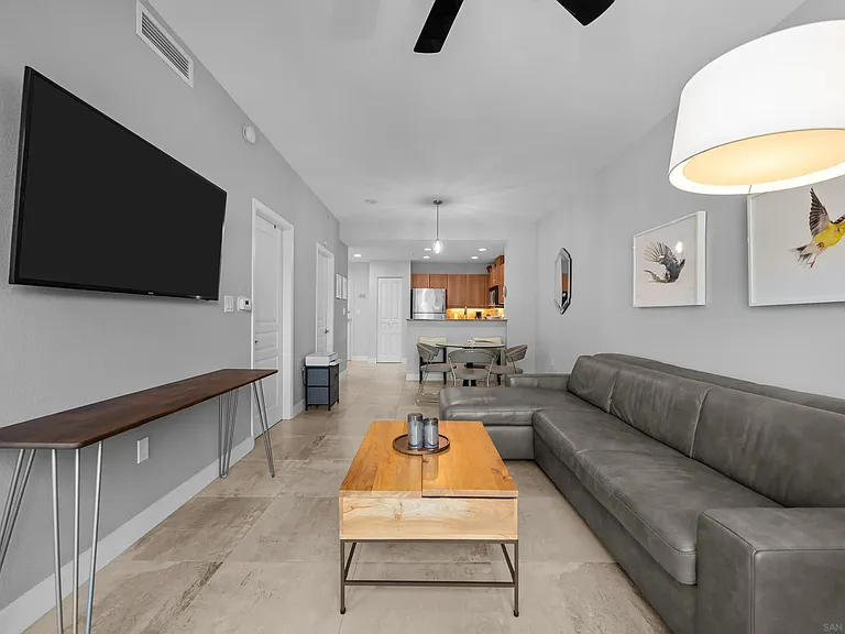 300 W Beech St #204 — Photo 7
