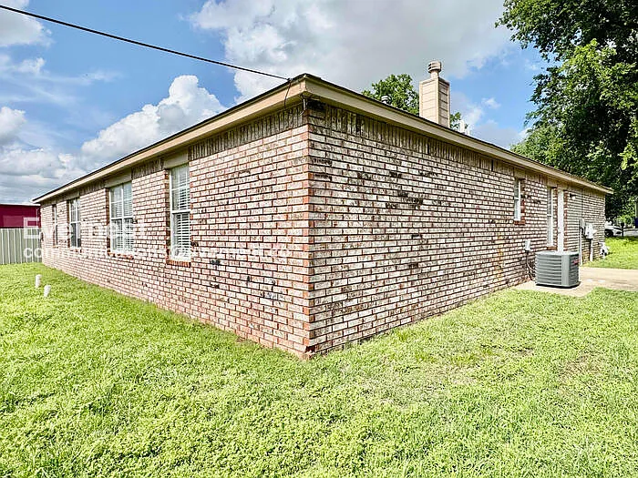 820 N Birch Ave — Photo 17