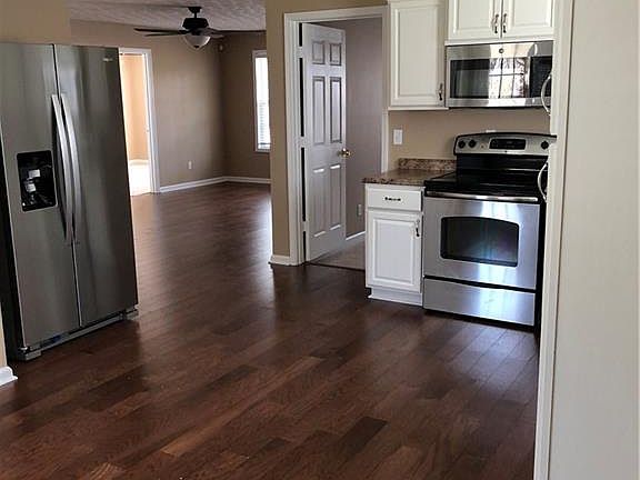 4th image of 133 Whispering Pine Ln