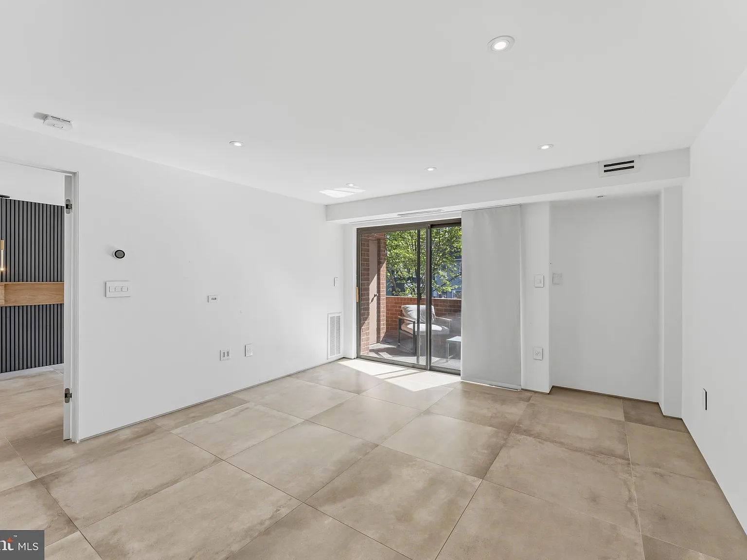 The Sheffield Condominium — Photo 3