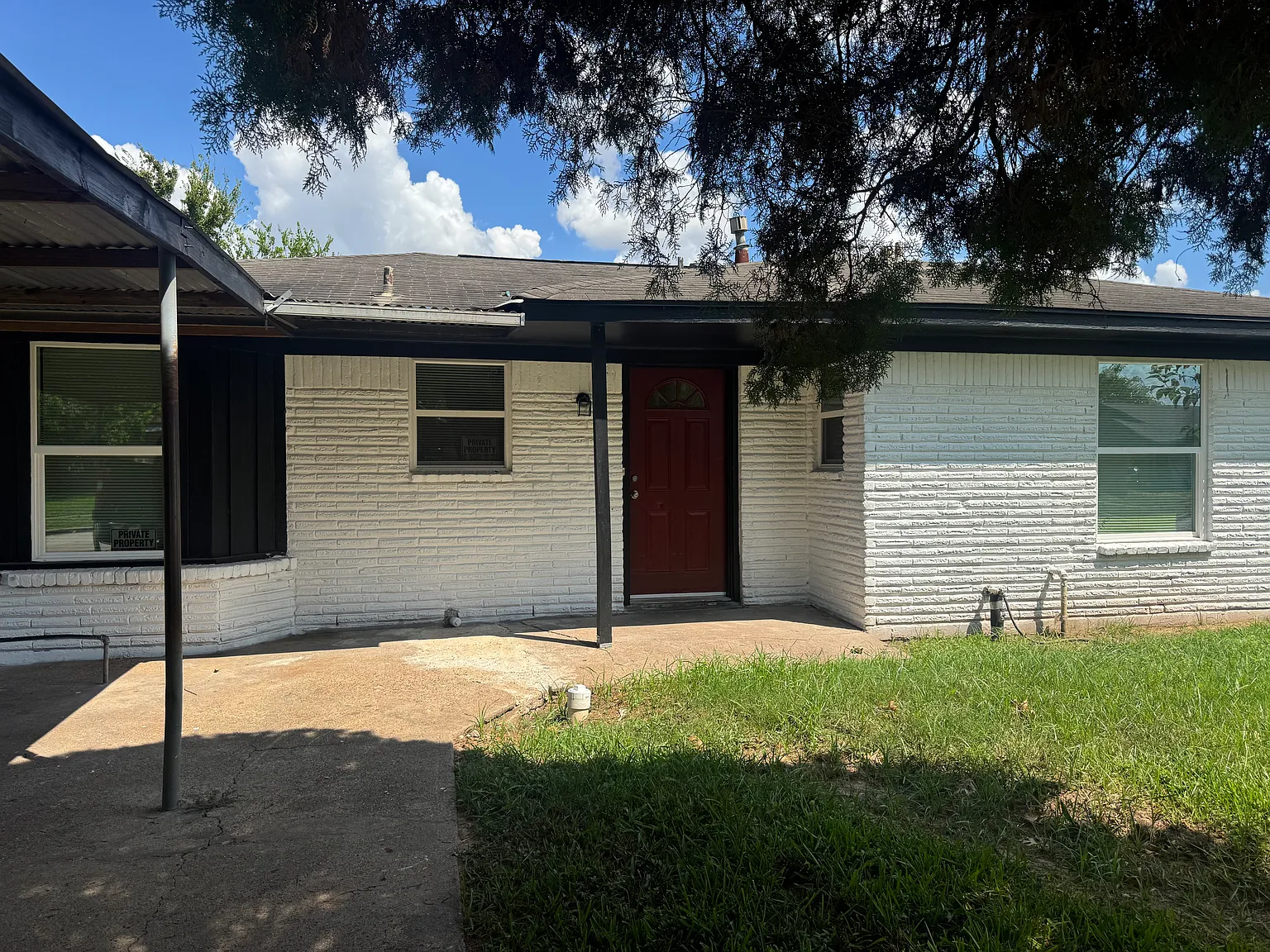 3 bed, 1.5 bath, 1093 sqft, $2,000 — Photo 2