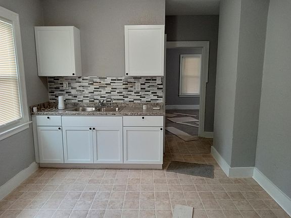 5th image of 3764 Saint Clair St