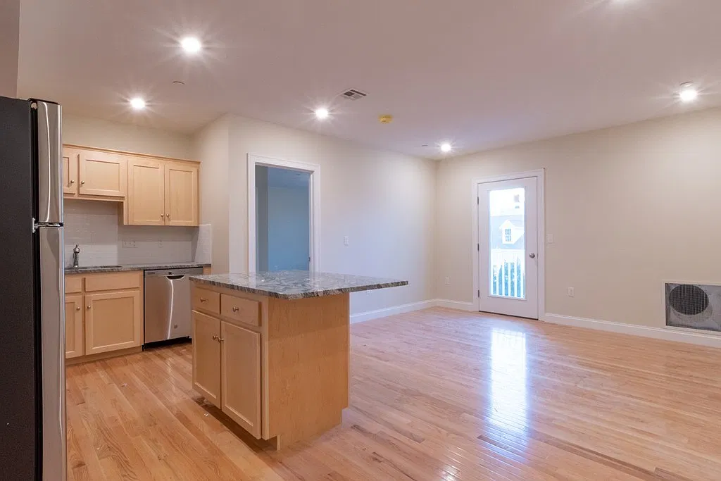 2 bed, 2.0 bath, 1048 sqft, $2,700 — Photo 1