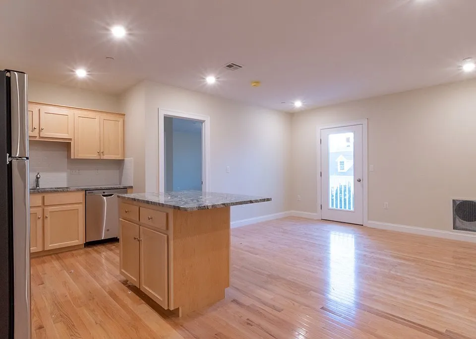 80 N Meadows Rd #204